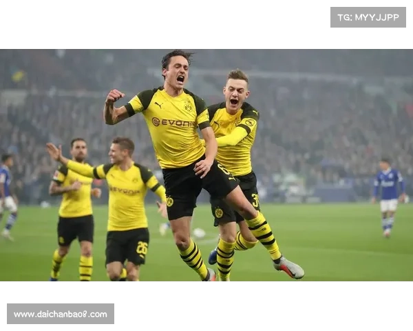 拜仁慕尼黑主场迎战多特蒙德 德甲焦点大战两强对决火爆来袭 拜仁慕尼黑主场迎战多特蒙德 德甲焦点大战两强对决火爆来袭